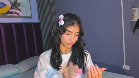 Snapshot of laura_aristizabal_19 chatting on June 4, 12:11 pm Laura online show from June 4, 12:11 pm