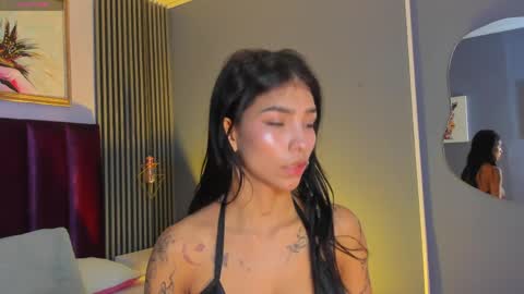 Snapshot of laura_aristizabal_19 chatting on June 6, 12:32 pm Laura online show from June 6, 12:32 pm