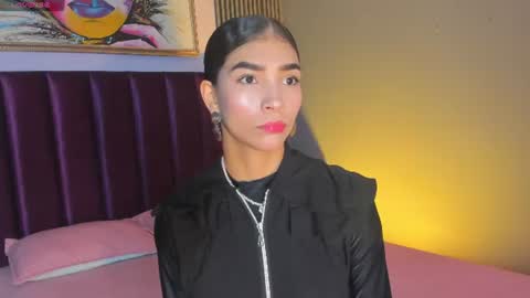 Snapshot of laura_aristizabal_19 chatting on June 10, 12:04 pm Laura online show from June 10, 12:04 pm