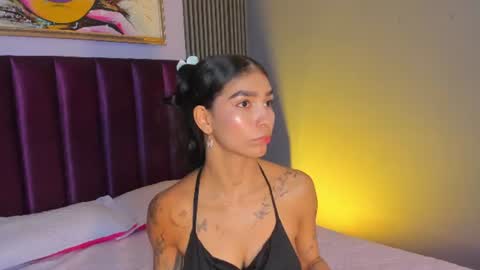 Snapshot of laura_aristizabal_19 chatting on June 14, 3:03 pm Laura online show from June 14, 3:03 pm