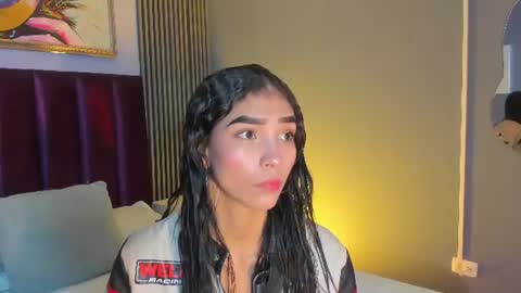 Snapshot of laura_aristizabal_19 chatting on June 20, 11:46 am Laura online show from June 20, 11:46 am