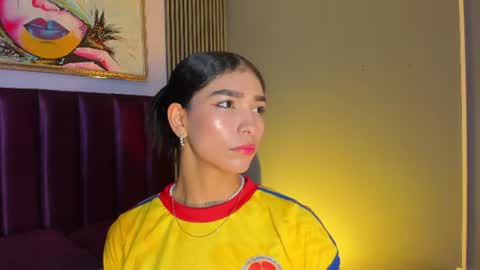 Snapshot of laura_aristizabal_19 chatting on June 23, 12:03 pm Laura online show from June 23, 12:03 pm