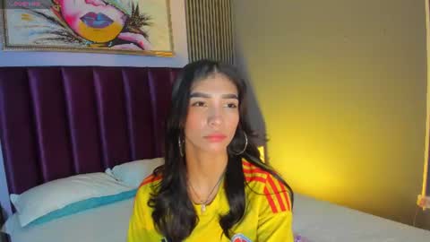 Snapshot of laura_aristizabal_19 chatting on June 27, 1:39 pm Laura online show from June 27, 1:39 pm