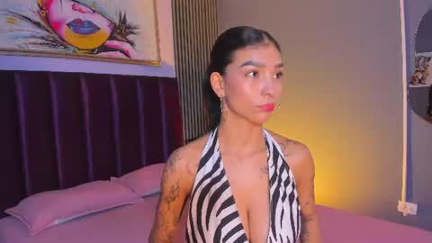 Snapshot of laura_aristizabal_19 chatting on July 4, 12:11 pm Laura online show from July 4, 12:11 pm