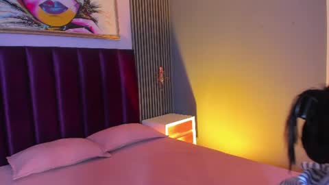 Snapshot of laura_aristizabal_19 chatting on July 10, 11:35 am Laura online show from July 10, 11:35 am