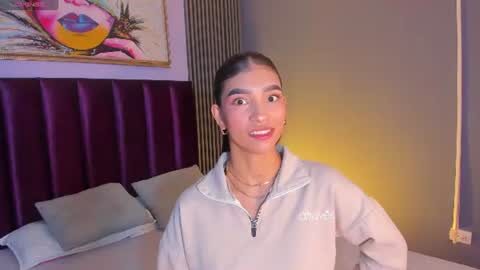 Snapshot of laura_aristizabal_19 chatting on July 22, 12:19 pm Laura online show from July 22, 12:19 pm