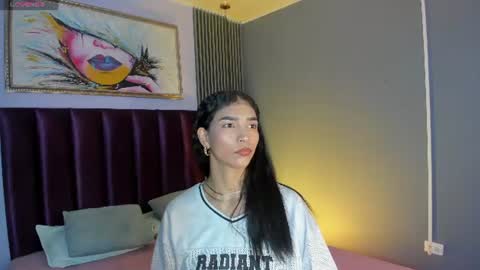 Snapshot of laura_aristizabal_19 chatting on July 23, 12:03 pm Laura online show from July 23, 12:03 pm