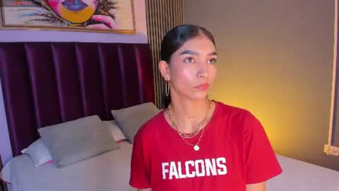 Snapshot of laura_aristizabal_19 chatting on July 25, 12:03 pm Laura online show from July 25, 12:03 pm
