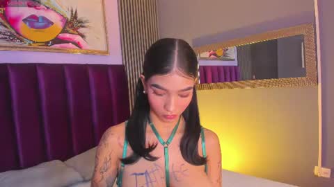 Snapshot of laura_aristizabal_19 chatting on July 28, 2:13 pm Laura online show from July 28, 2:13 pm