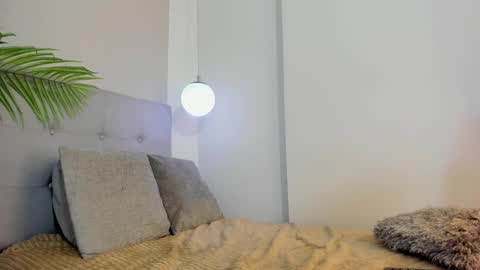 Snapshot of laura_bonnet_ chatting on March 3, 6:48 am Laura Bonnet  online show from March 3, 6:48 am