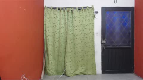 Snapshot of laura_craizy chatting on December 8, 4:04 am CALL ME LOVE LAURA online show from December 8, 4:04 am