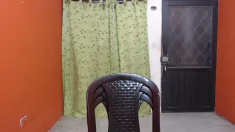 Snapshot of laura_craizy chatting on January 4, 6:41 am CALL ME LOVE LAURA online show from January 4, 6:41 am