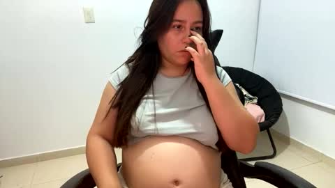 Snapshot of laura_d23 chatting on October 29, 12:24 am laura online show from October 29, 12:24 am