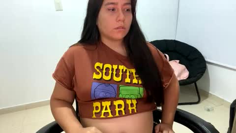 Snapshot of laura_d23 chatting on November 10, 10:53 pm laura online show from November 10, 10:53 pm