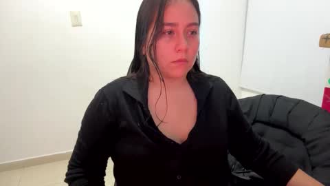 Snapshot of laura_d23 chatting on November 23, 11:48 pm laura online show from November 23, 11:48 pm