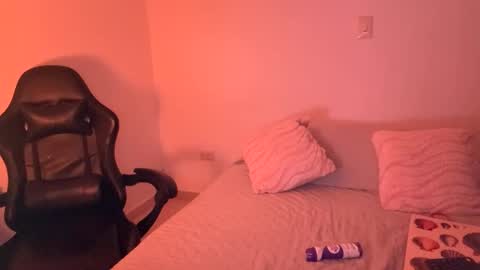 laura online show from February 6, 1:10 am