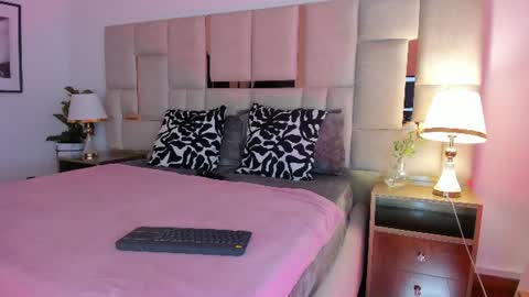 laura_dicardy online show from June 11, 11:19 am