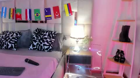 laura_dicardy online show from June 17, 11:23 am