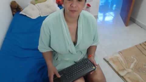 laura_foxx2379 online show from November 17, 5:30 pm