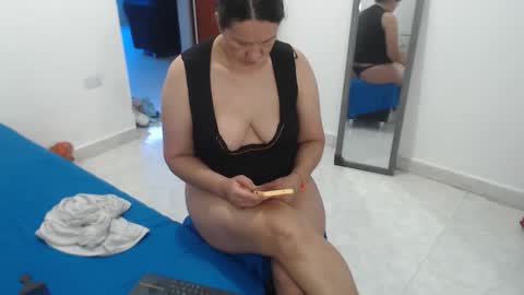 laura_foxx2379 online show from January 9, 4:54 pm