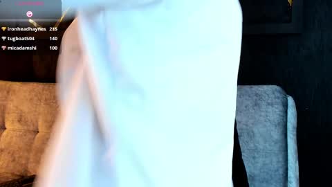 Snapshot of laura_hentai chatting on March 4, 6:47 am Laura online show from March 4, 6:47 am