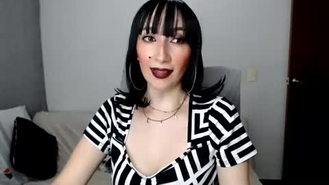 Laura online show from July 3, 11:44 pm