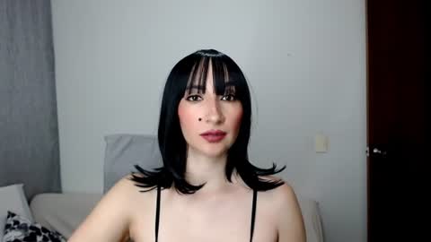 Laura online show from July 5, 1:01 am