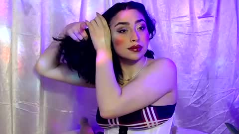 laura_pink01 online show from February 17, 11:20 pm