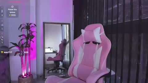 Snapshot of laura_r23 chatting on December 19, 1:40 pm Laura Rose online show from December 19, 1:40 pm