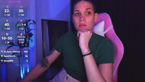 Snapshot of laura_r23 chatting on December 23, 2:24 am Laura Rose online show from December 23, 2:24 am