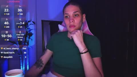 Snapshot of laura_r23 chatting on December 23, 6:55 am Laura Rose online show from December 23, 6:55 am