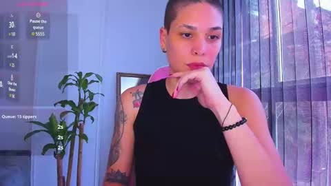 Snapshot of laura_r23 chatting on December 28, 3:48 pm Laura Rose online show from December 28, 3:48 pm