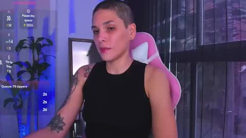 Snapshot of laura_r23 chatting on December 28, 7:33 pm Laura Rose online show from December 28, 7:33 pm