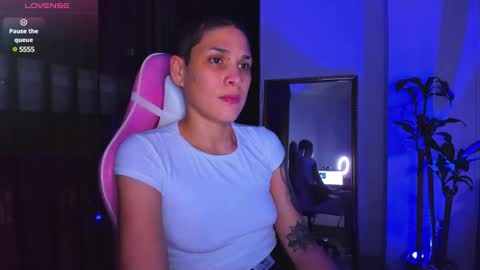 Snapshot of laura_r23 chatting on January 8, 3:51 am Laura Rose online show from January 8, 3:51 am