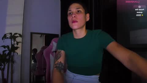 Snapshot of laura_r23 chatting on January 15, 3:43 am Laura Rose online show from January 15, 3:43 am