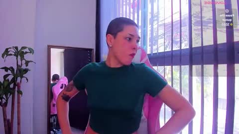 Snapshot of laura_r23 chatting on January 15, 5:47 pm Laura Rose online show from January 15, 5:47 pm