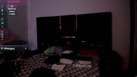 Snapshot of laura_r23 chatting on February 26, 10:20 pm Laura Rose online show from February 26, 10:20 pm