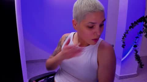Snapshot of laura_r23 chatting on September 12, 6:02 am Laura Rose online show from September 12, 6:02 am