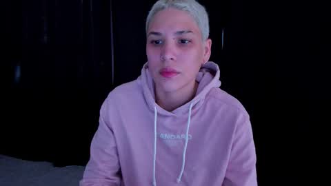 Snapshot of laura_r23 chatting on September 12, 6:19 pm Laura Rose online show from September 12, 6:19 pm