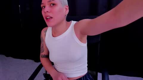 Snapshot of laura_r23 chatting on September 13, 6:08 pm Laura Rose online show from September 13, 6:08 pm
