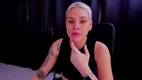 Snapshot of laura_r23 chatting on September 19, 3:13 pm Laura Rose online show from September 19, 3:13 pm