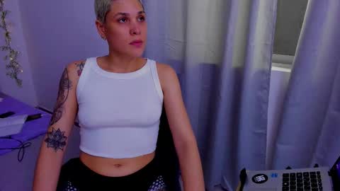 Snapshot of laura_r23 chatting on September 21, 4:03 am Laura Rose online show from September 21, 4:03 am