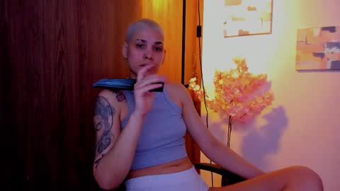 Snapshot of laura_r23 chatting on March 18, 6:49 am Laura Rose online show from March 18, 6:49 am