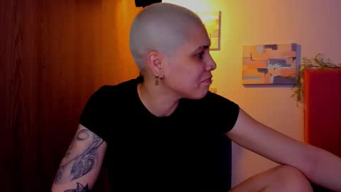 Snapshot of laura_r23 chatting on March 19, 7:23 am Laura Rose online show from March 19, 7:23 am