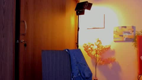 Snapshot of laura_r23 chatting on March 21, 3:22 am Laura Rose online show from March 21, 3:22 am