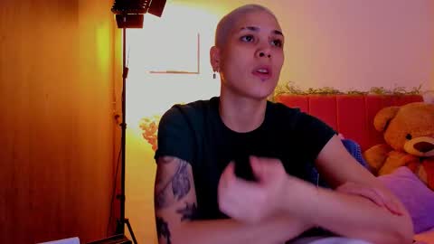 Snapshot of laura_r23 chatting on March 21, 9:29 pm Laura Rose online show from March 21, 9:29 pm