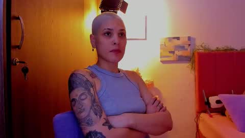 Snapshot of laura_r23 chatting on March 26, 6:41 am Laura Rose online show from March 26, 6:41 am