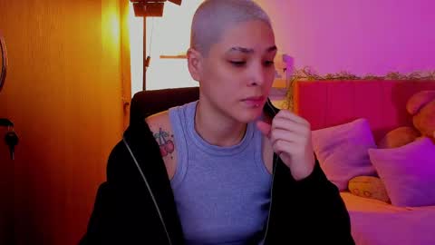 Snapshot of laura_r23 chatting on March 30, 8:43 pm Laura Rose online show from March 30, 8:43 pm