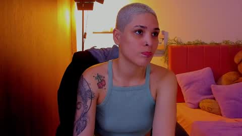 Snapshot of laura_r23 chatting on March 31, 4:18 pm Laura Rose online show from March 31, 4:18 pm