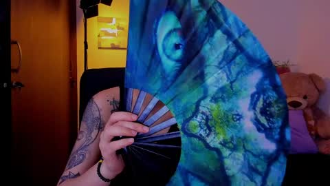 Snapshot of laura_r23 chatting on April 5, 2:53 am Laura Rose online show from April 5, 2:53 am